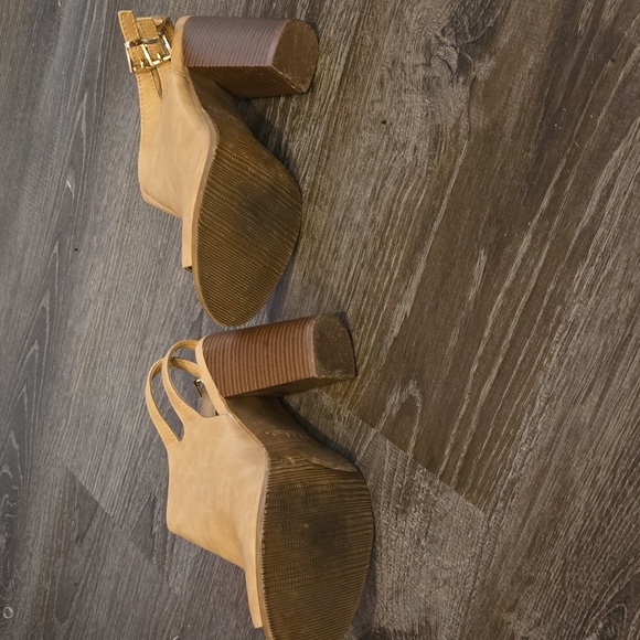 Tan size 7.5 block heeled shoes - Picture 2 of 3